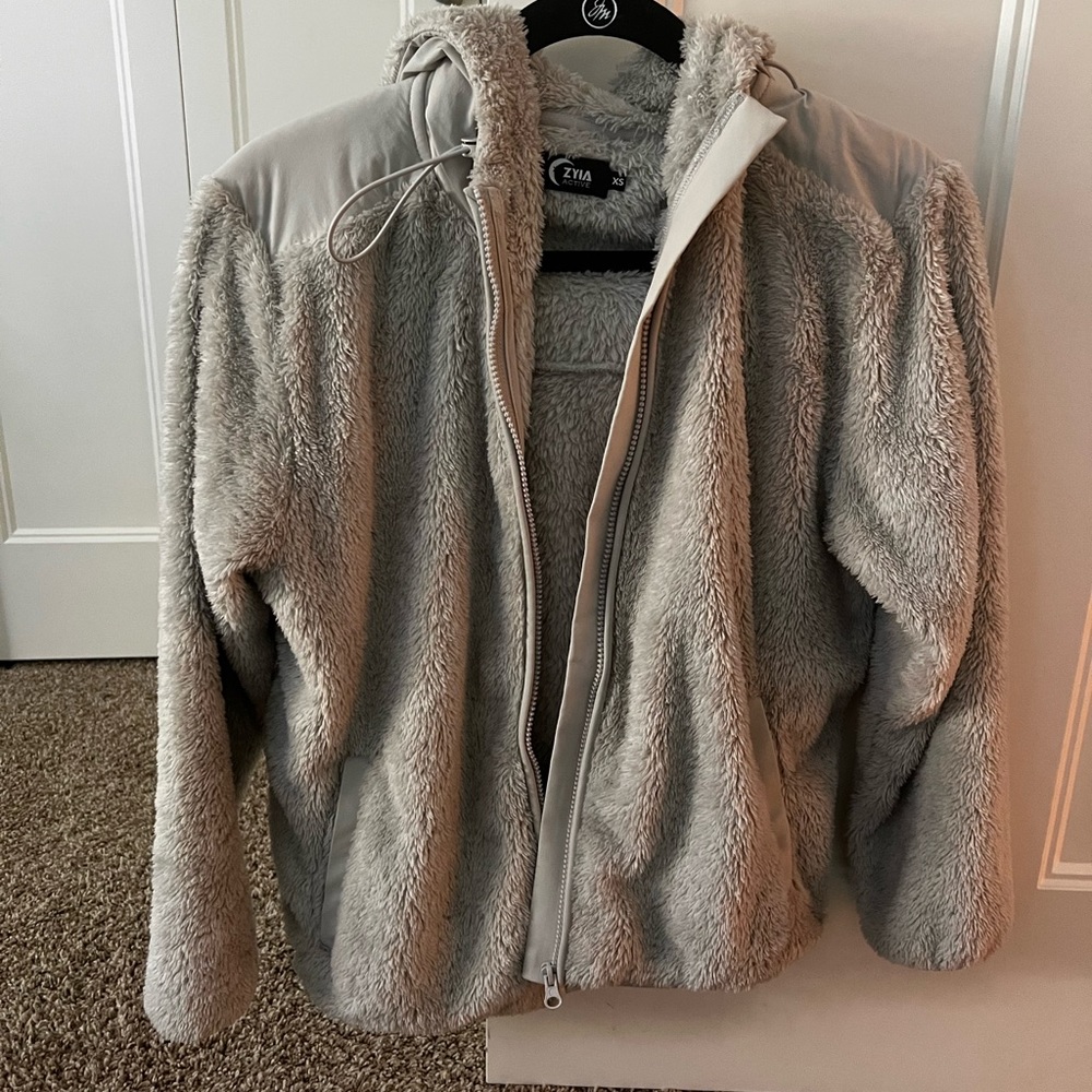 Zyia women’s xs grey Sherpa zip up hoodie